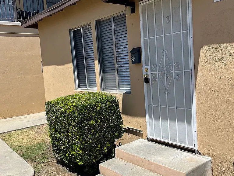 305 E Colorado Blvd — Photo 8