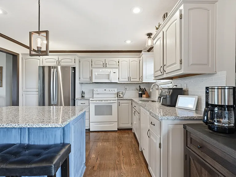 12200 Hollingsworth Rd — Photo 8