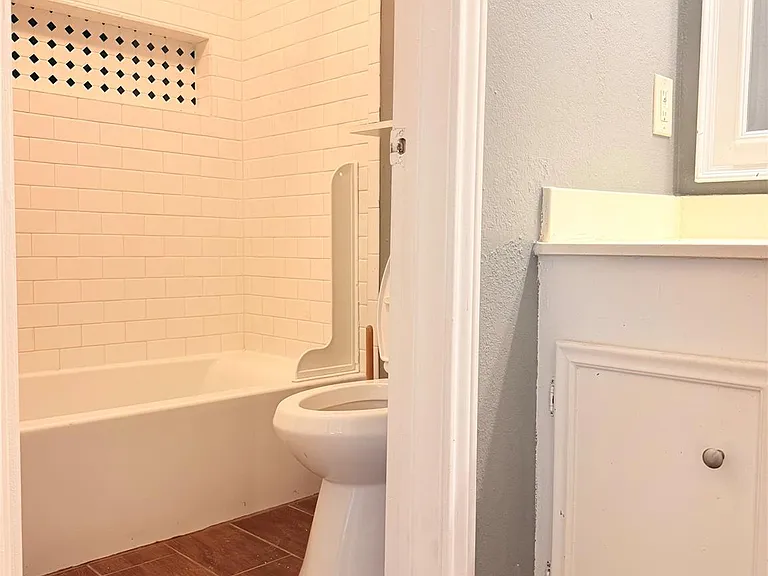 320 Willowick St — Photo 8