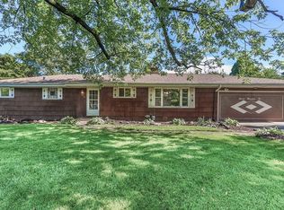 710 W Maple Ave, Roselle, IL 60172