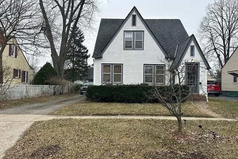 1st image of 364 Buckingham Ave