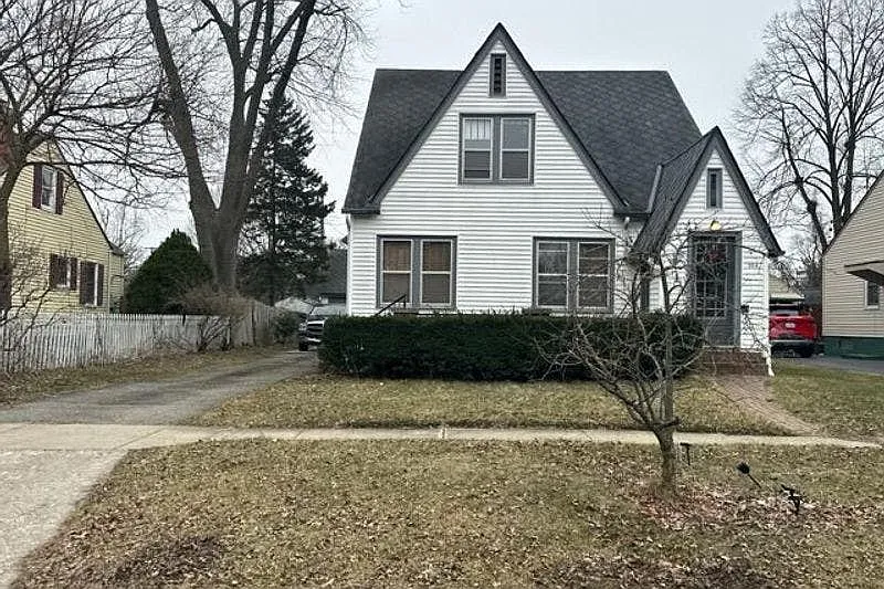 364 Buckingham Ave photo 1