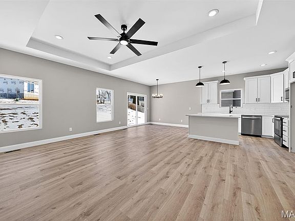 3rd image of 31488 Hillside Dr