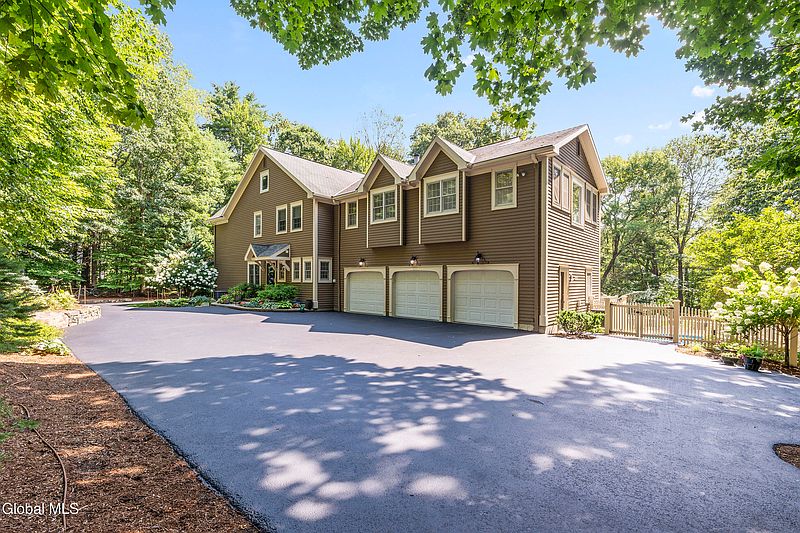 3rd image of 70 Dublin Drive