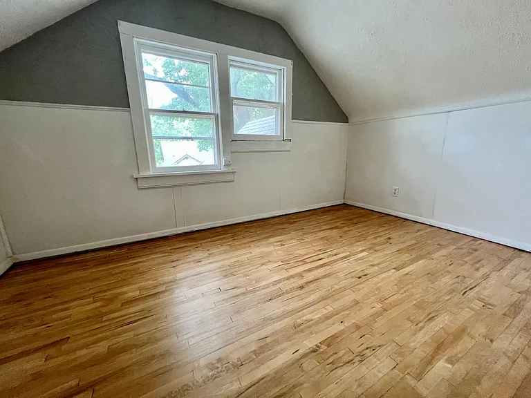 3447 Dupont Ave N — Photo 5