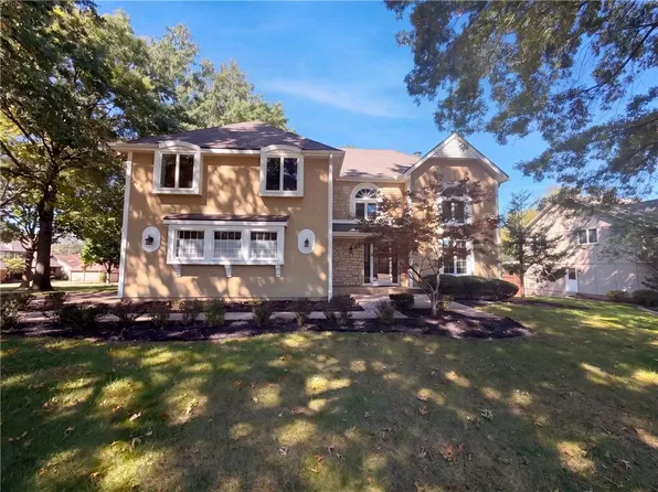 12600 Pawnee Ln, Leawood, KS 66209