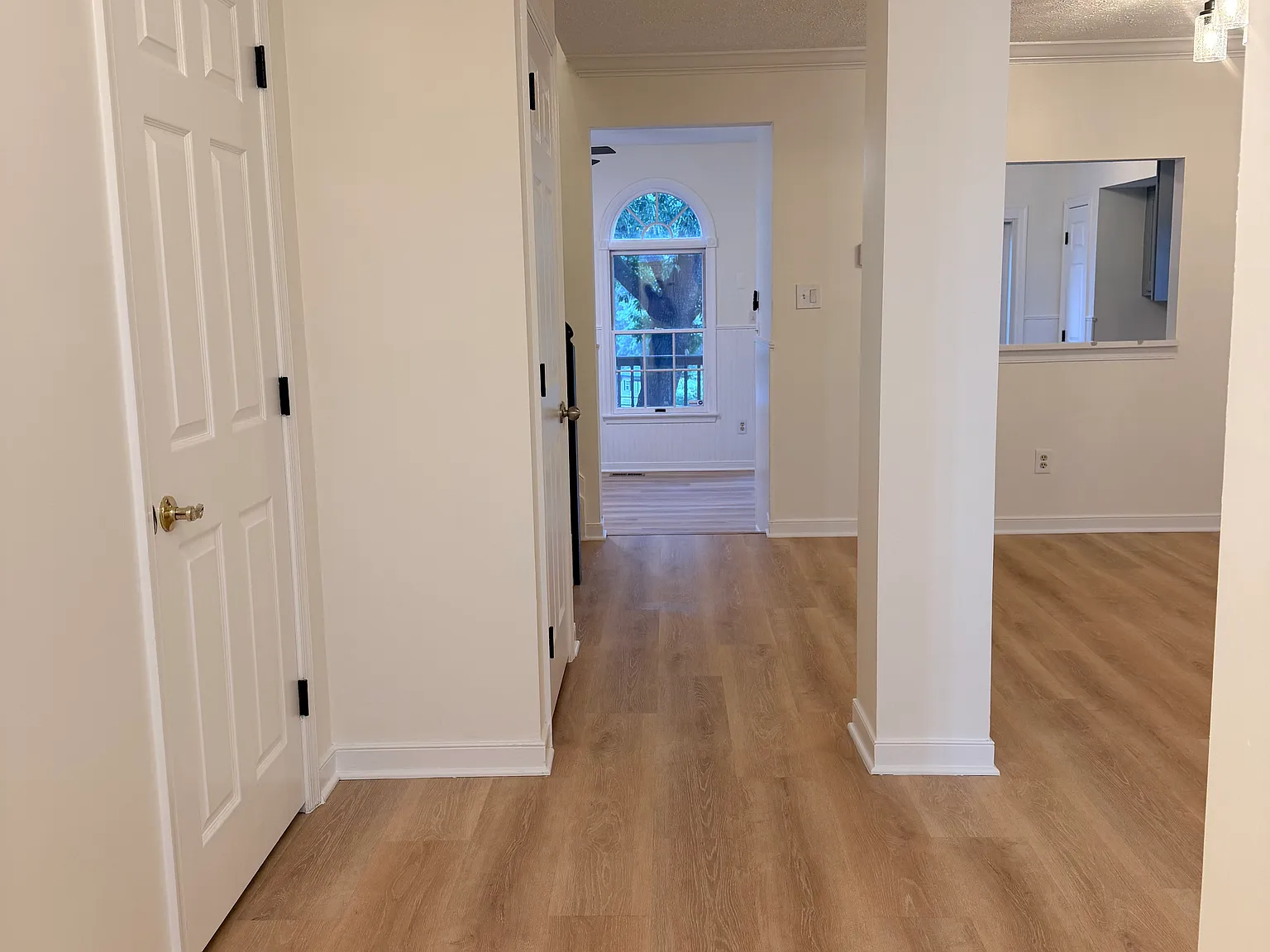 3 bed, 3.5 bath, 1839 sqft, $2,850 — Photo 2