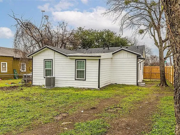 2837 Ross Ave — Photo 14