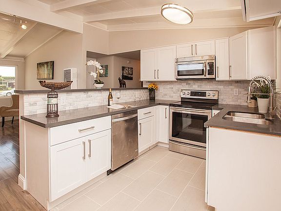 4th image of 27898 Mandarin Ave