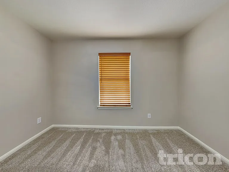 8523 W Highlands Xing — Photo 15