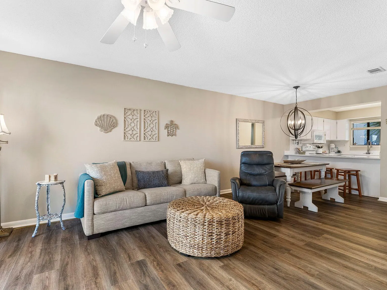 2 bed, 1.5 bath, 1200 sqft, $2,000 — Photo 3