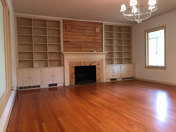 3rd image of 622 N Bradley Ave