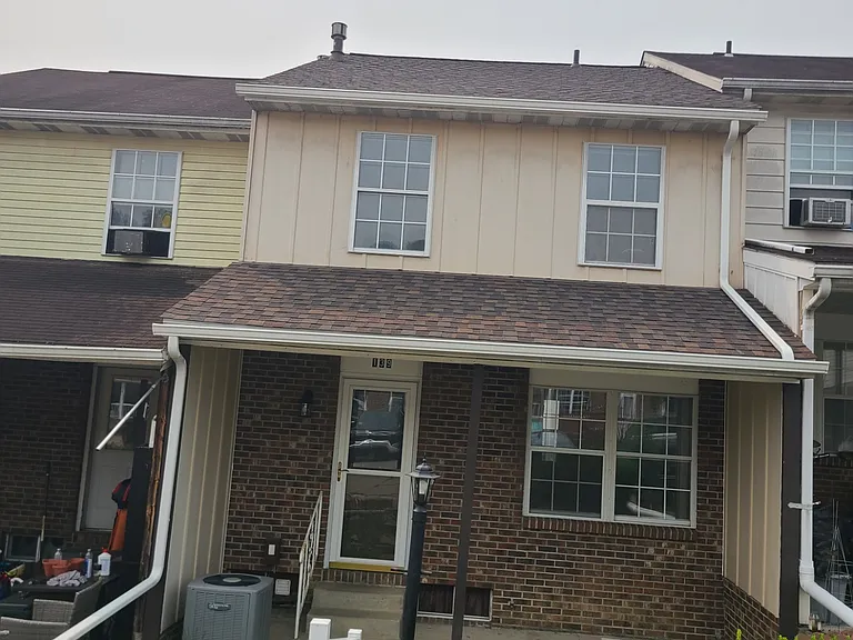 139 E Pike St — Photo 3