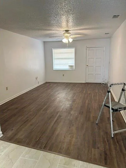 2 bed, 1.0 bath, 800 sqft, $1,000 — Photo 2
