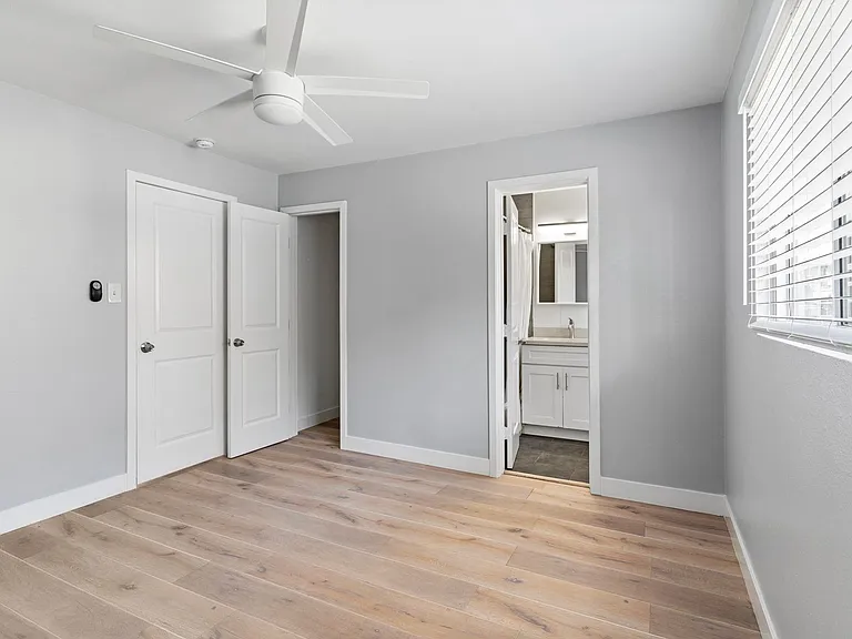 1024 Loma Avenue — Photo 18
