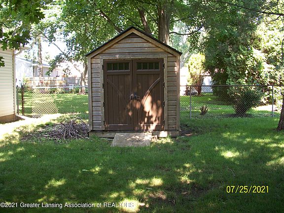 3rd image of 1019 S Eugenia Dr