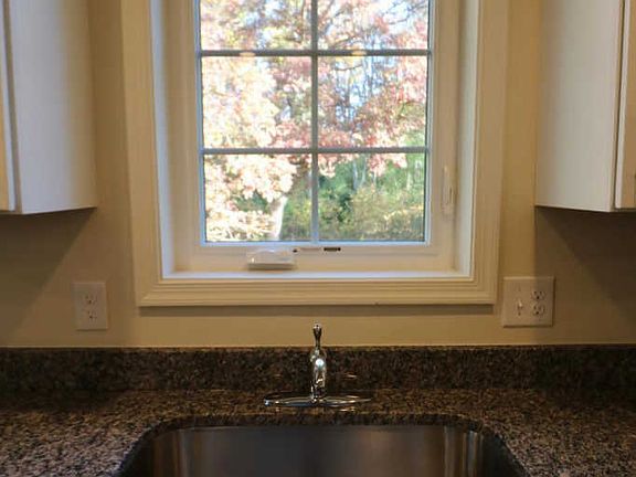 5th image of 538 Saint Martins Ln