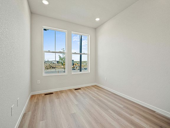 5th image of 5251 Roundhouse Dr