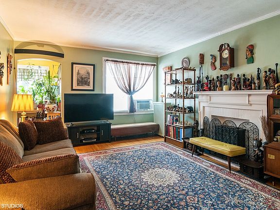 2nd image of 150 N Austin Blvd APT 2A