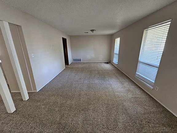 3rd image of 47 Lakeview Cir