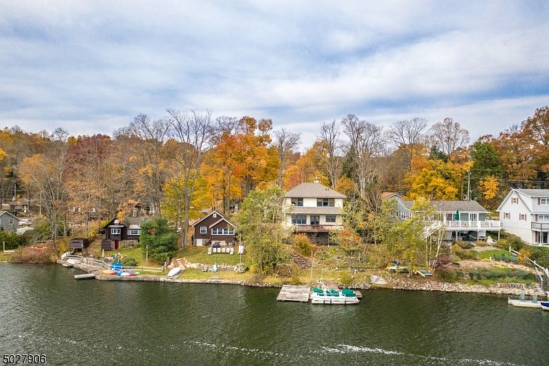1st image of 2176 Lakeside Dr W