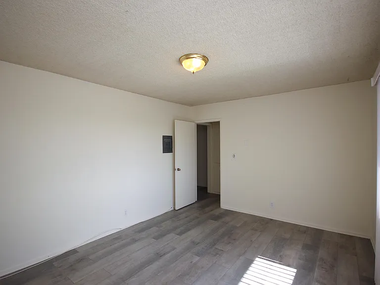 44 N Oak Ave #7 — Photo 10