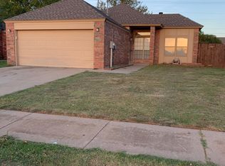 2306 Tyler Ln, Moore, OK 73170
