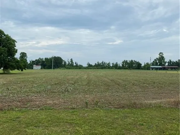 6 Velton Dr, Lumberton, NC 28358