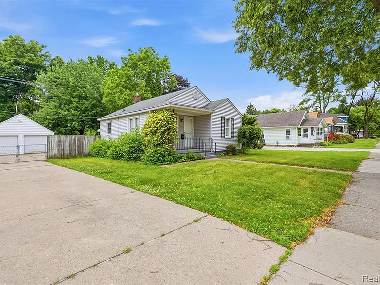77 Huron Ave — Photo 3