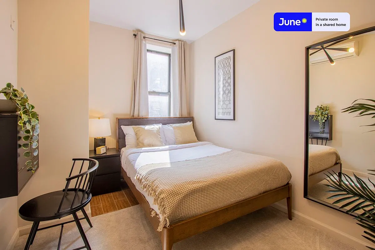 Full bedroom in 3 bed/1 bath home in Chinatown #262 C — Photo 1