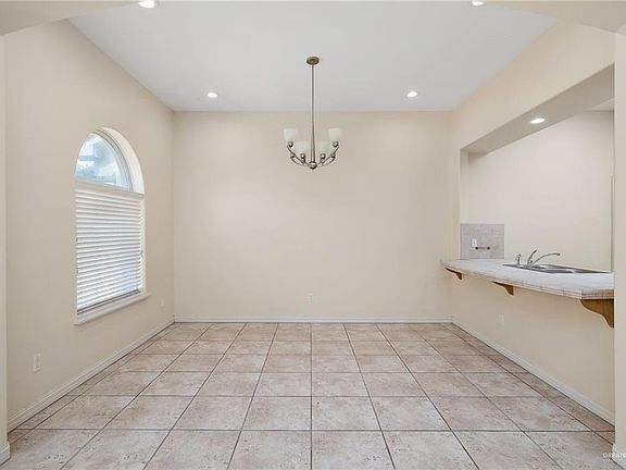 4th image of 800 Sunset Dr APT A1