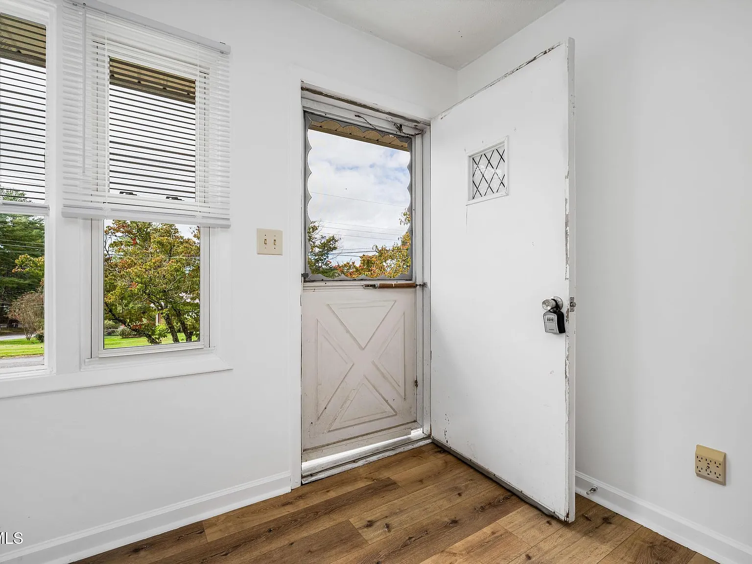 3 bed, 953 sqft, $1,750 — Photo 2