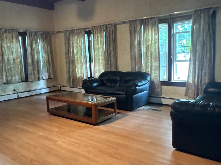 395 Plymouth St — Photo 2