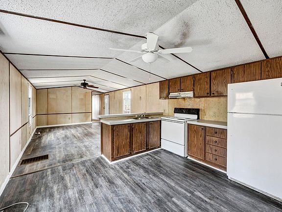 4th image of 2152 Congaree Rd