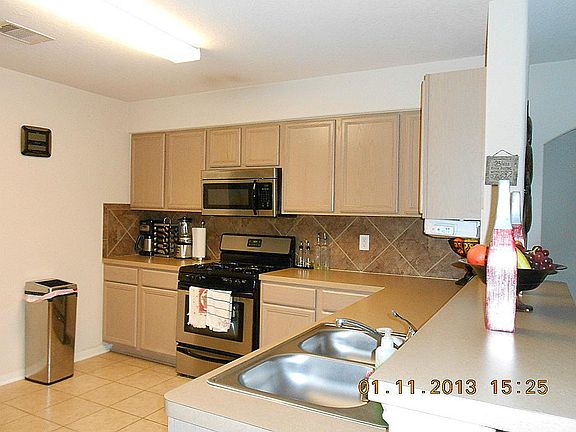 Kitchen has plenty of cabinet space