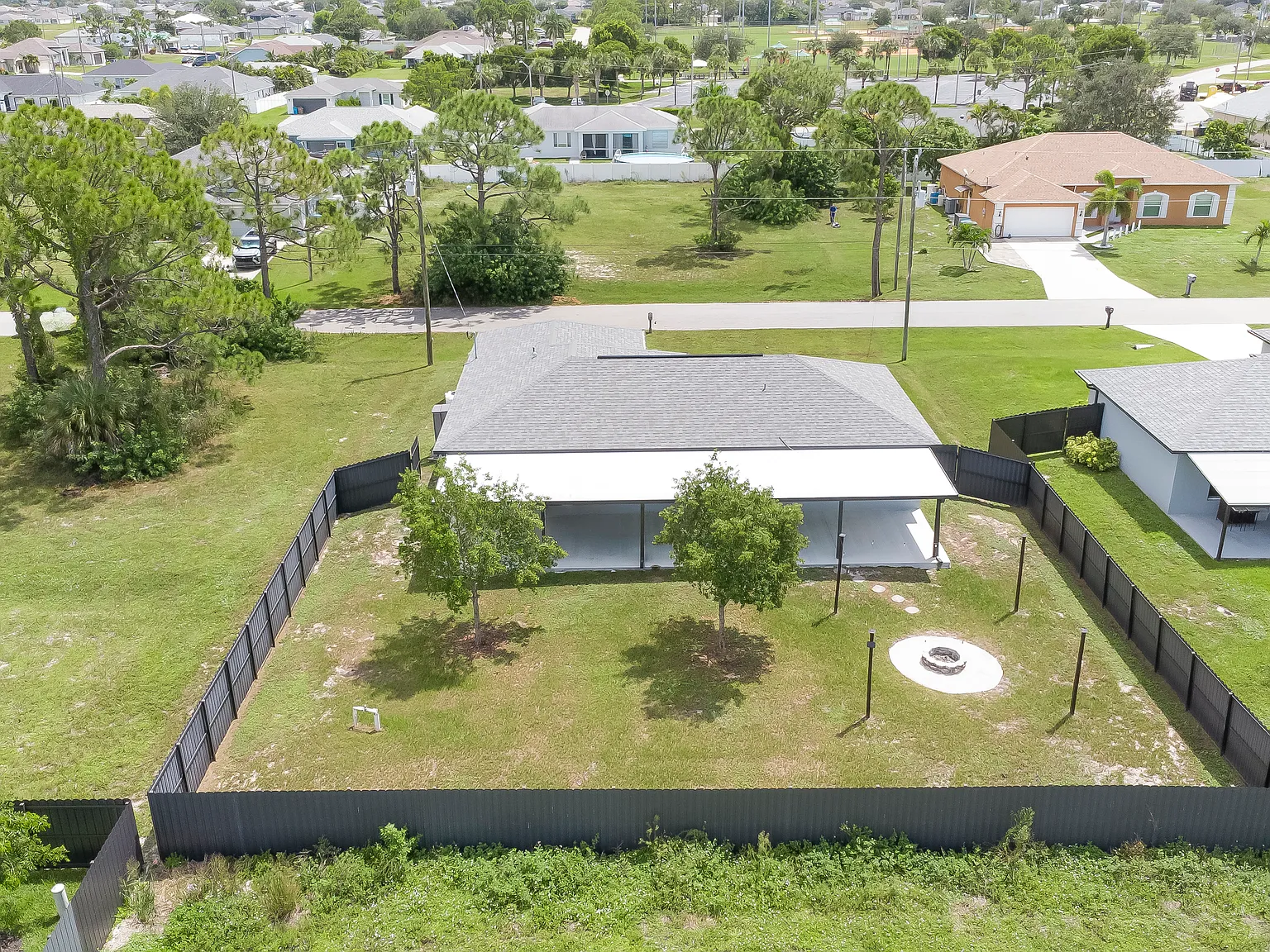 3 bed, 1272 sqft, $2,200 — Photo 3