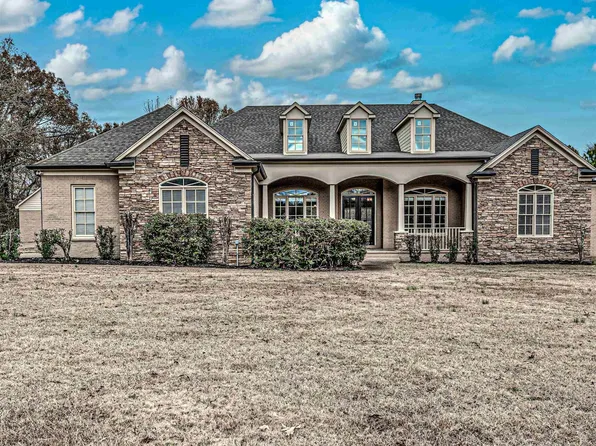 215 Beacon Light Dr, Eads, TN 38028