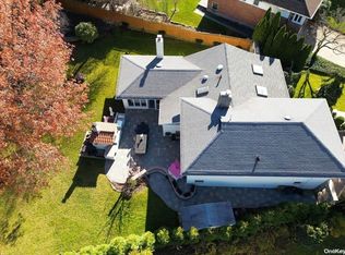 22822 49th Rd, Oakland Gardens, NY 11364