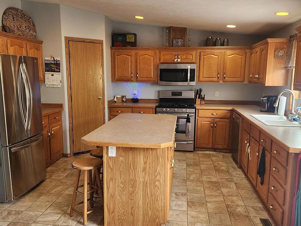 107 6th St NW, South Heart, ND 58655 MLS 23490 Zillow