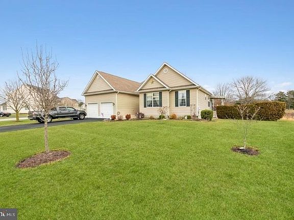 3rd image of 101 W Green Ln