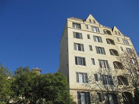 3rd image of 152 S Gramercy Pl #13