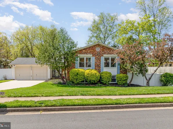 8909 Applecross Ln, Springfield, VA 22153