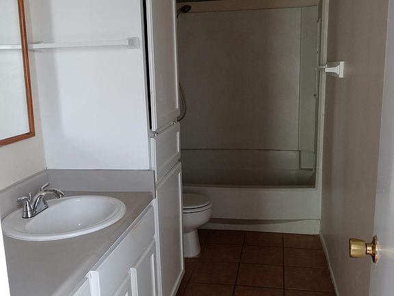 5th image of 2313 Capitan Dr APT D