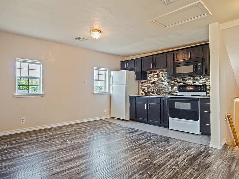 1424 NW 33rd St #A — Photo 16