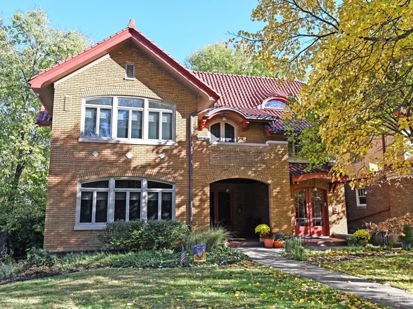 4 Burton Woods Ln, Cincinnati, OH 45229