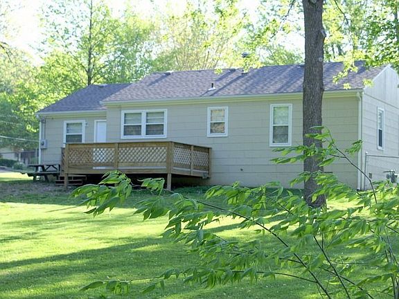 Huge Backyard w/ Deck!