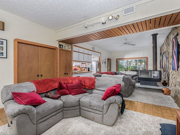 3rd image of 4367 Peace Dr