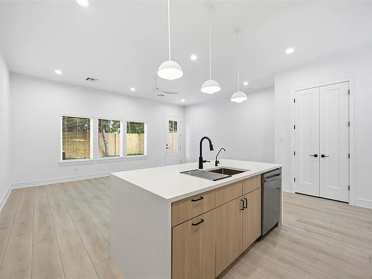 8019 Grandview St #B — Photo 9