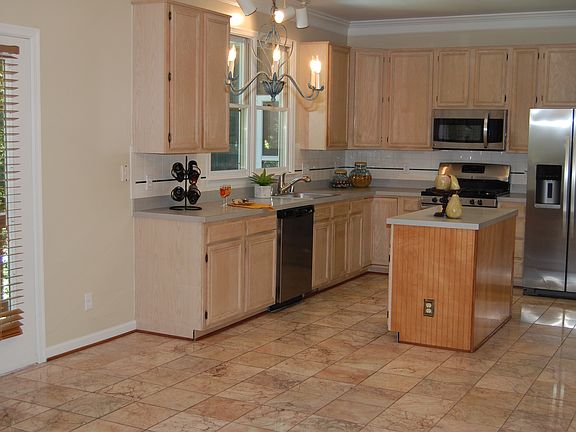 4th image of 10608 Edinburgh Dr