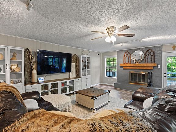 2nd image of 3017 Evangeline St